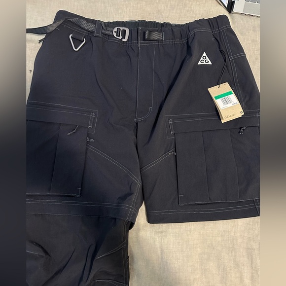 BRAND NEW Nike ACG Pants zip off shorts. XL - Picture 3 of 4